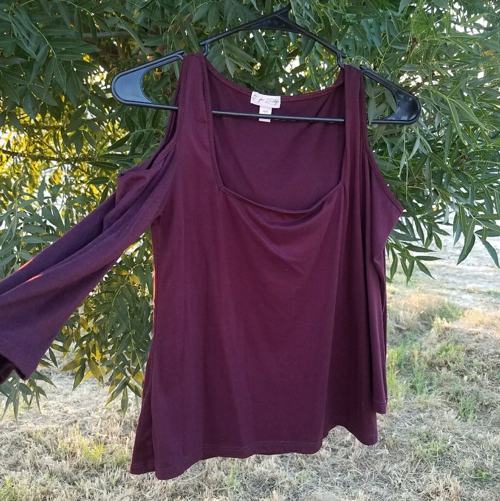 Cut Out Shoulder